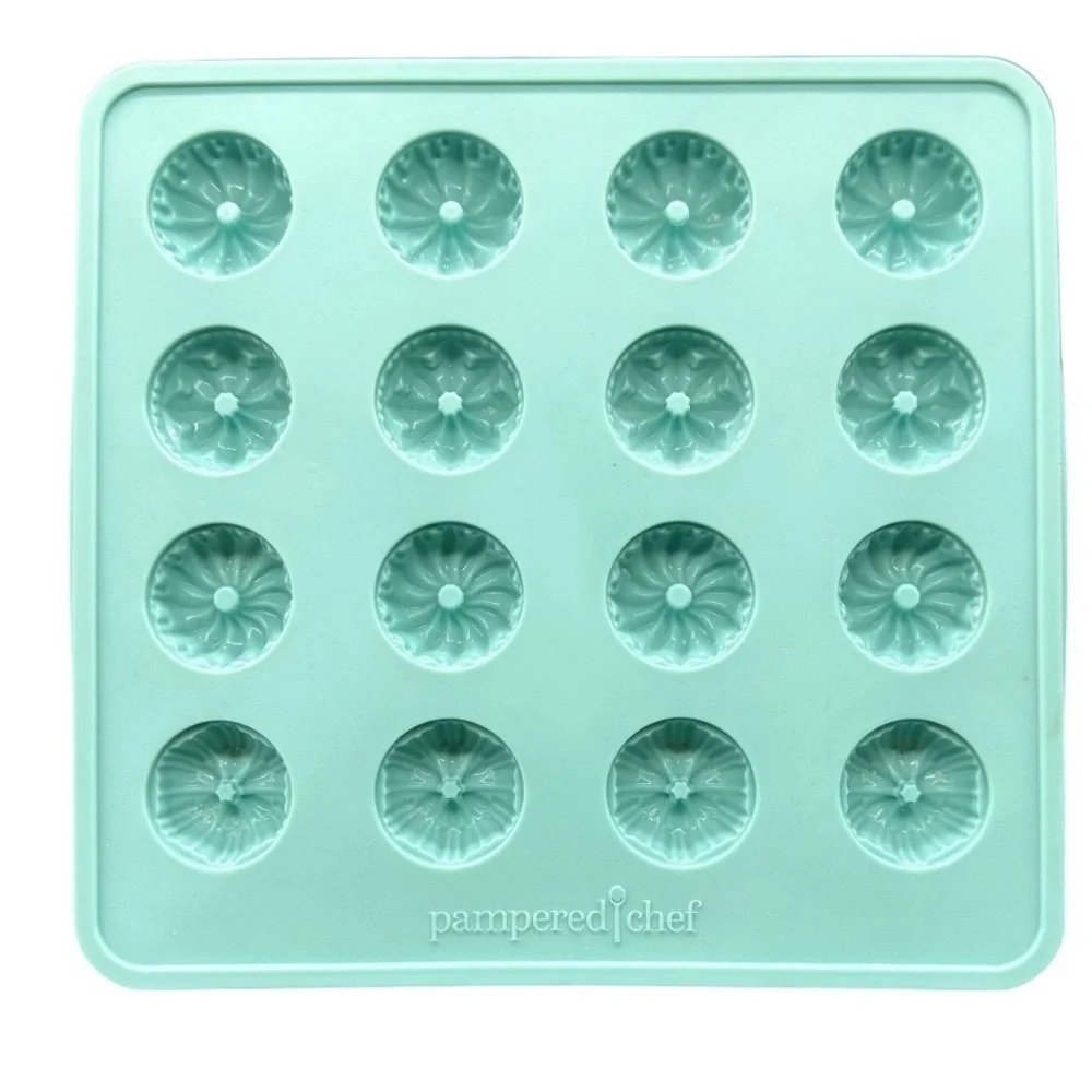 New & sealed pampered chef fluted chocolate mold